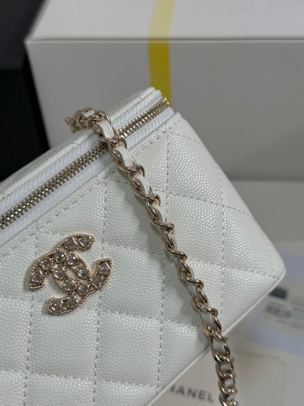 VANITY CASE 17 CRYSTAL STUDDED LOGO IN WHITE CALFSKIN GOLD HARDWARE
