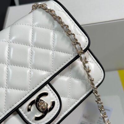 QUILTED FLAP BAG WITH BLACK TRIM 19 IN WHITE LAMBSKIN