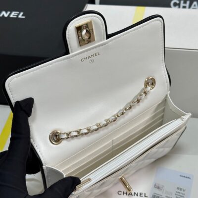 QUILTED FLAP BAG WITH BLACK TRIM 19 IN WHITE LAMBSKIN