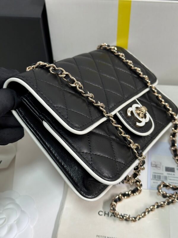 QUILTED FLAP BAG WITH WHITE TRIM 19 IN BLACK LAMBSKIN