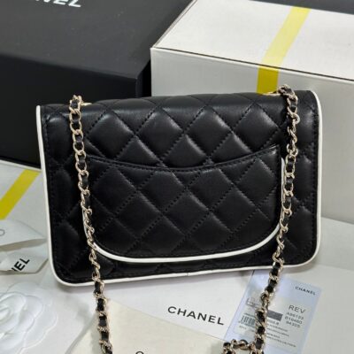 QUILTED FLAP BAG WITH WHITE TRIM 19 IN BLACK LAMBSKIN