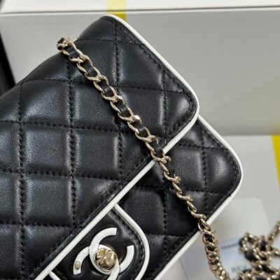 QUILTED FLAP BAG WITH WHITE TRIM 19 IN BLACK LAMBSKIN