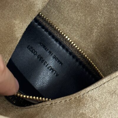 img_bce60362_20231028_i1698460290_2077_6_jpg LE 5 À 7 SUPPLE SMALL 22 IN PEANUT BROWN SUEDE