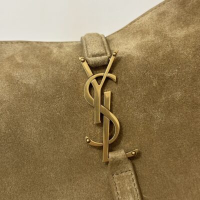 img_bce60362_20231028_i1698460290_3223_5_jpg LE 5 À 7 SUPPLE SMALL 22 IN PEANUT BROWN SUEDE