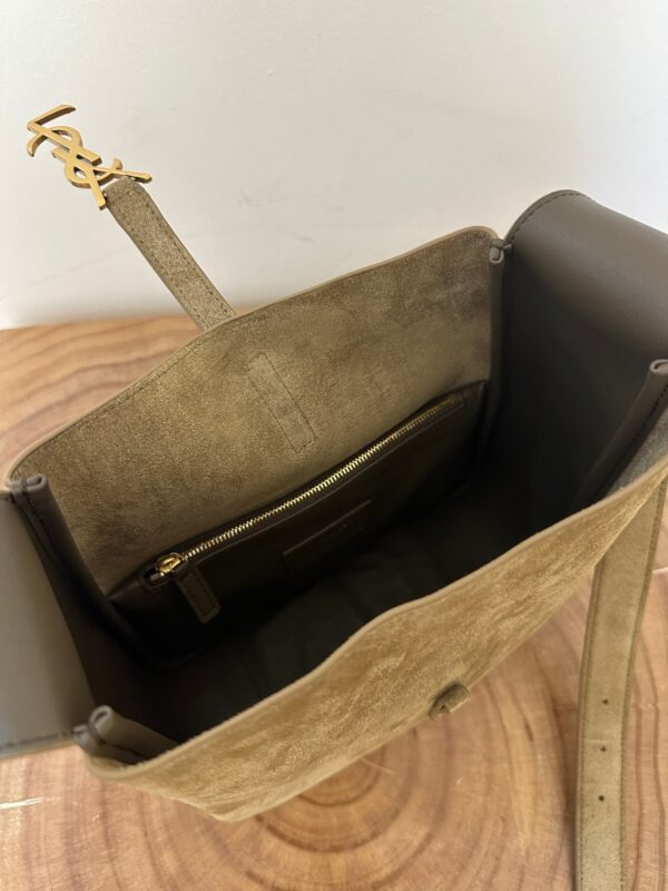 img_bce60362_20231028_i1698460290_5958_8_jpg LE 5 À 7 SUPPLE SMALL 22 IN PEANUT BROWN SUEDE