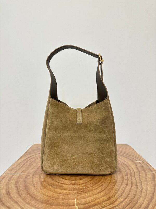 img_bce60362_20231028_i1698460290_669_2_jpg LE 5 À 7 SUPPLE SMALL 22 IN PEANUT BROWN SUEDE