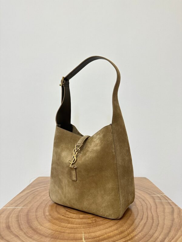 img_bce60362_20231028_i1698460290_6973_1_jpg LE 5 À 7 SUPPLE SMALL 22 IN PEANUT BROWN SUEDE