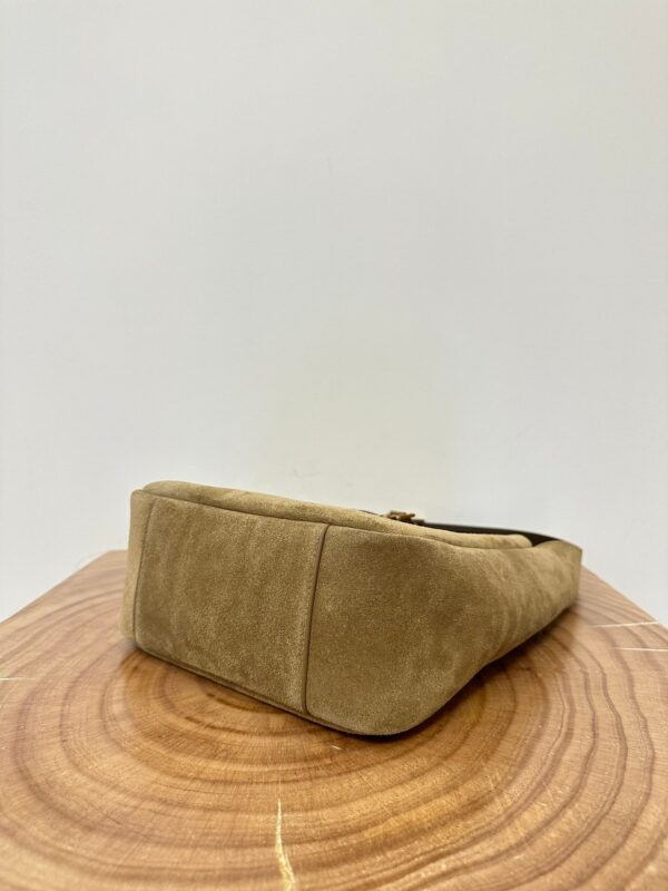 img_bce60362_20231028_i1698460290_7624_3_jpg LE 5 À 7 SUPPLE SMALL 22 IN PEANUT BROWN SUEDE