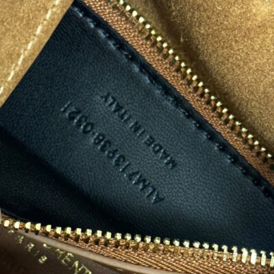 LE 5 À 7  SUPPLE SMALL 22 IN  CARAMEL BROWN SUEDE