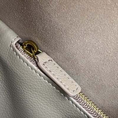 img_bce60362_20241117_i1731820851_1747_5_jpg LE 5 À 7 LARGE SUPPLE 31 IN LIGHT BROWN GRAINED CALFSKIN