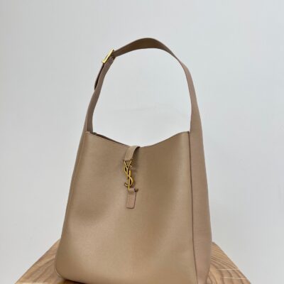 img_bce60362_20241117_i1731820851_3709_2_jpg LE 5 À 7 LARGE SUPPLE 31 IN LIGHT BROWN GRAINED CALFSKIN