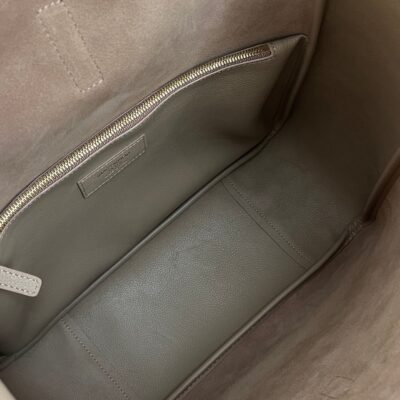 img_bce60362_20241117_i1731820851_4322_1_jpg LE 5 À 7 LARGE SUPPLE 31 IN LIGHT BROWN GRAINED CALFSKIN