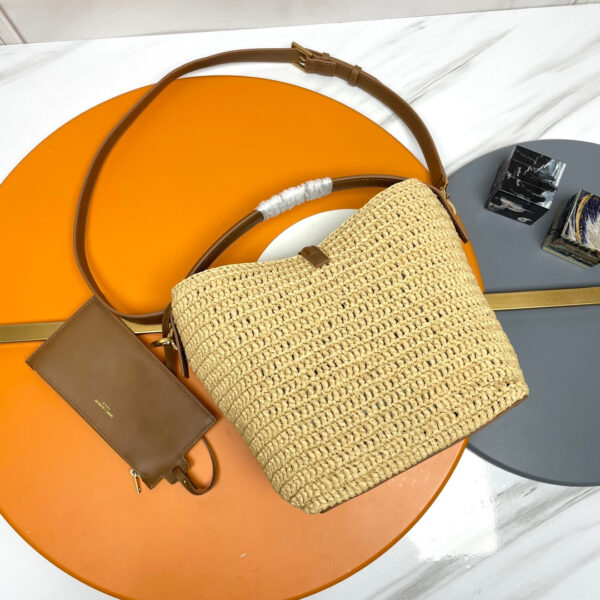 LE 37 MEDIUM 25 IN LIGHT YELLOW STRAW AND BROWN LEATHER TRIM