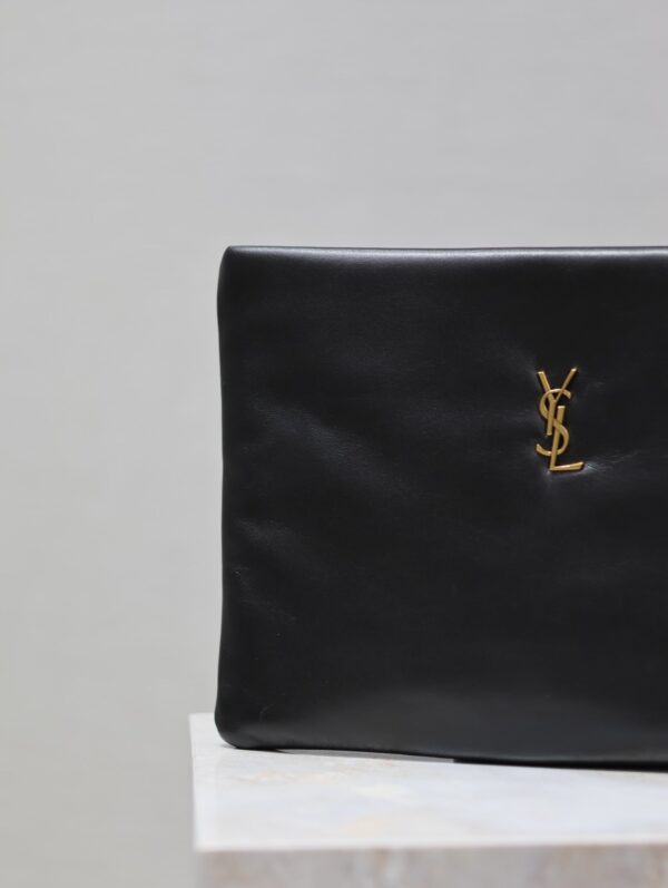 img_c8ebba50_20240327_i1711532874_2358_4_jpg CALYPSO LARGE POUCH 30 IN BLACK SMOOTH LAMBSKIN