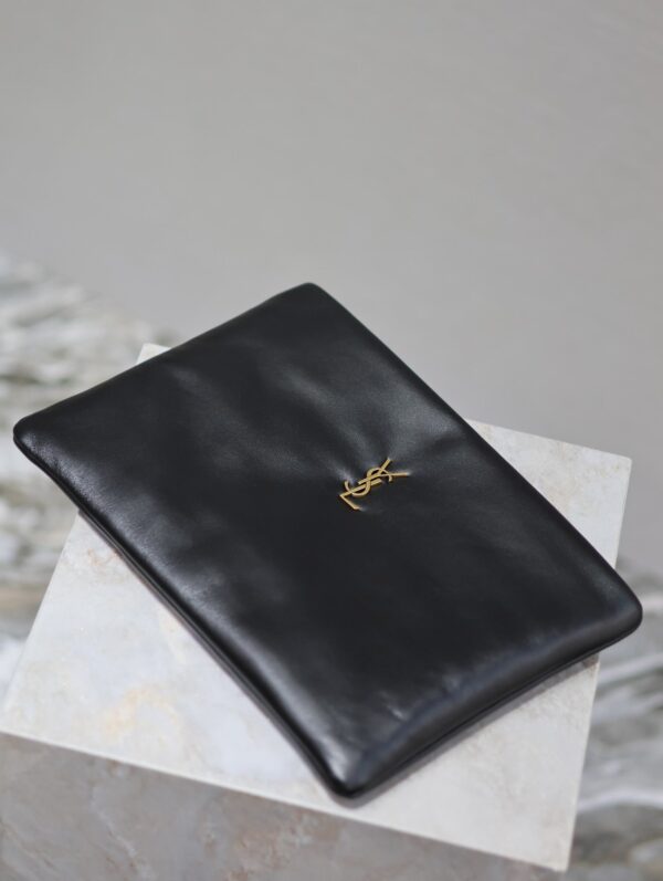 img_c8ebba50_20240327_i1711532874_3051_7_jpg CALYPSO LARGE POUCH 30 IN BLACK SMOOTH LAMBSKIN