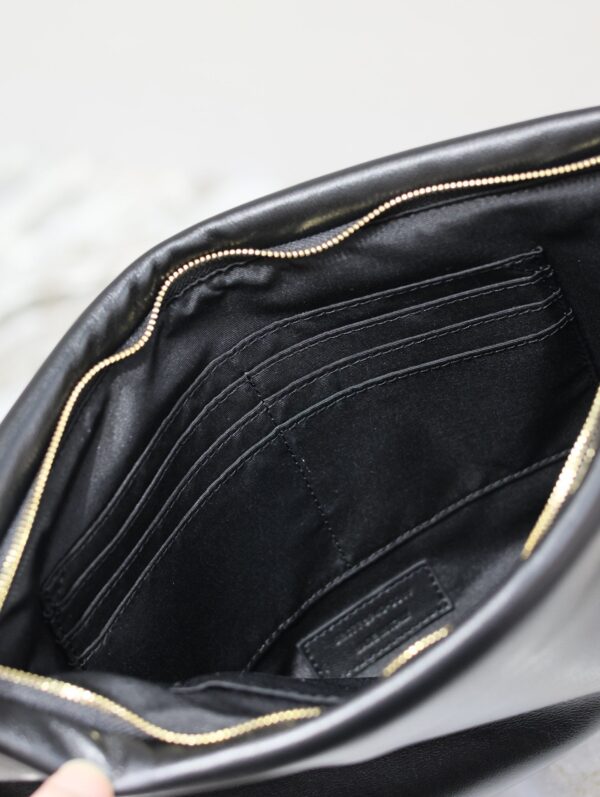 img_c8ebba50_20240327_i1711532874_4783_2_jpg CALYPSO LARGE POUCH 30 IN BLACK SMOOTH LAMBSKIN