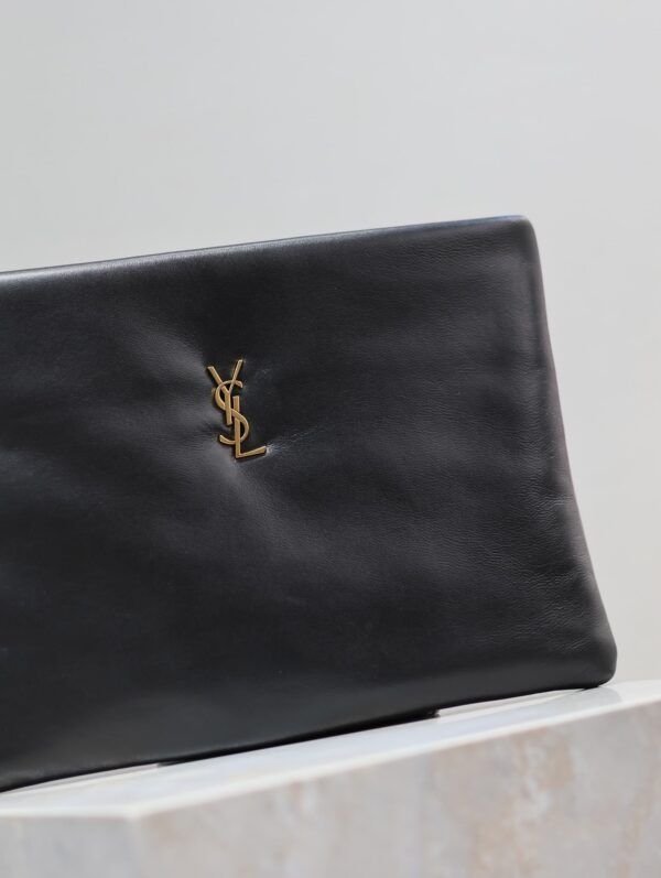 img_c8ebba50_20240327_i1711532874_7457_0_jpg CALYPSO LARGE POUCH 30 IN BLACK SMOOTH LAMBSKIN