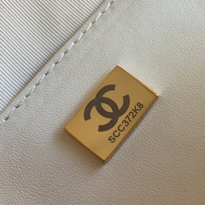 CC CLASSIC MINI 20 CLUTCH WITH STRAP IN GLOSSY WHITE CALFSKIN