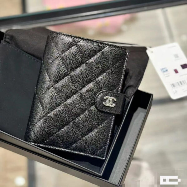 CC BIFOLD WALLET CAVIAR 14 BLACK GRAINED CALFSKIN