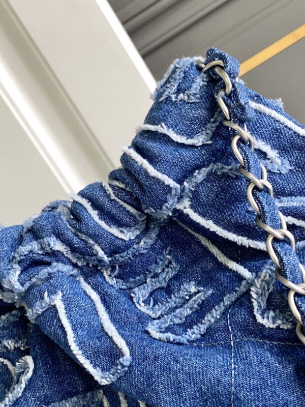 img_d0c94e6f_20240620_i1718881787_1792_2_jpg CC MEDIUM 37 BAG IN NAVY BLUE DENIM
