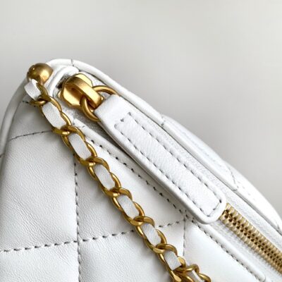 img_d0c94e6f_20240630_i1719730071_7489_1_jpg CC WAIST 24 BAG IN WHITE CALFSKIN WITH PEARL CHAIN AND GOLD HARDWARE
