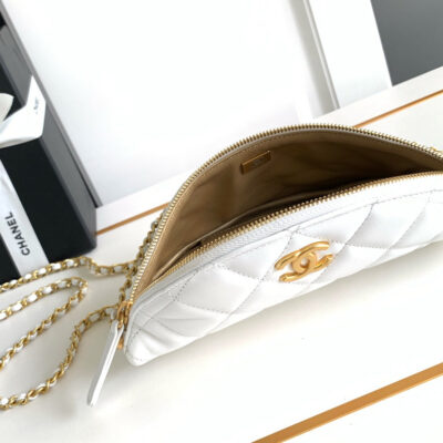 img_d0c94e6f_20240630_i1719730072_5477_7_jpg CC WAIST 24 BAG IN WHITE CALFSKIN WITH PEARL CHAIN AND GOLD HARDWARE