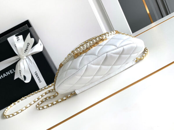 img_d0c94e6f_20240630_i1719730072_5676_6_jpg CC WAIST 24 BAG IN WHITE CALFSKIN WITH PEARL CHAIN AND GOLD HARDWARE
