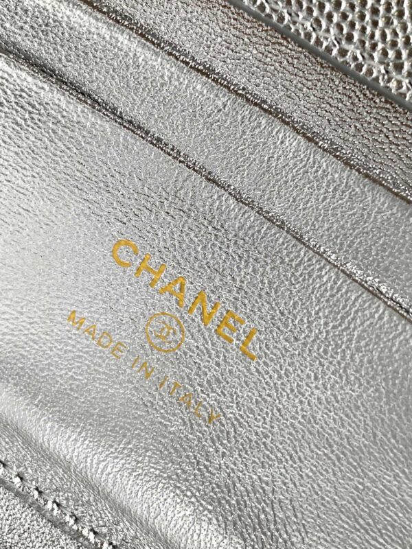 CHANEL 25S KELLY BAG 18 IN SILVER CAVIAR LEATHER WITH GOLD HARDWARE STYLE 2