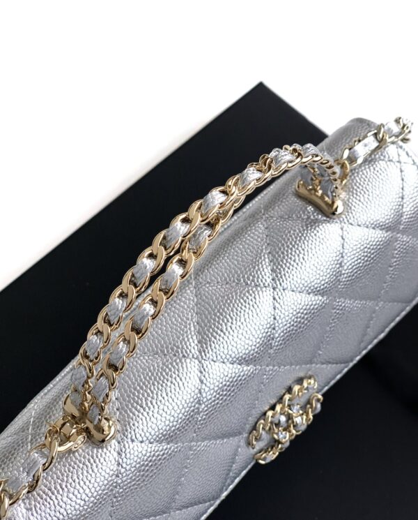 CHANEL 25S KELLY BAG 18 IN SILVER CAVIAR LEATHER WITH GOLD HARDWARE STYLE 2