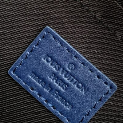 PILOT CROSSBAG 30 IN NAVY BLUE CALFSKIN