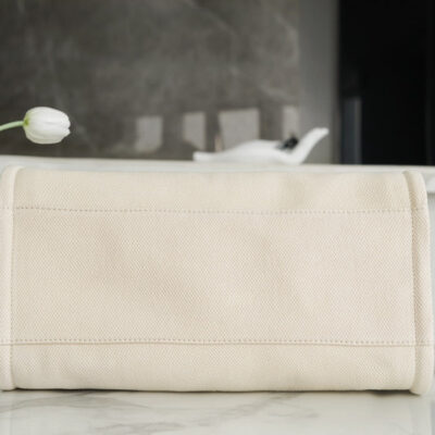 TOTE BAG 39 ATTACHED PEARL LOGO IN BEIGE CANVAS GOLD HARDWARE