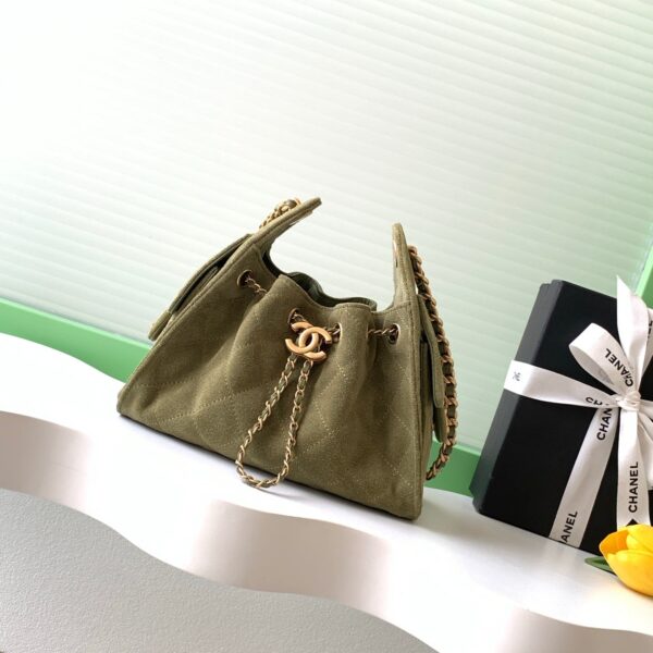 img_ecb71349_20251204_i1764828717627_31_0_0_jpg CHANEL 25S HOBO BAG 22 IN MOSS GREEN SUEDE WITH GOLD HARDWARE