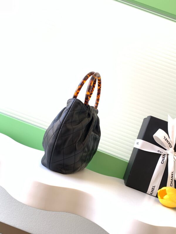 CHANEL 26S HAND BAG LARGE 32 IN BLACK LAMBSKIN GOLD HARDWARE