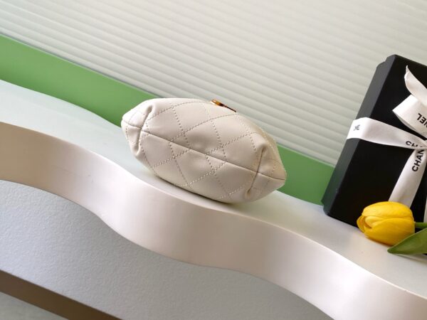 img_ecb71349_20251210_i1765342795196_1653_0_3_jpg CHANEL 26S HAND BAG 12 IN IVORY WHITE LAMBSKIN GOLD HARDWARE