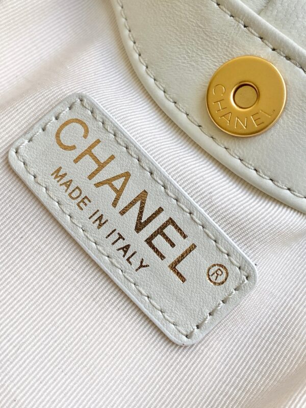 img_ecb71349_20251210_i1765342795436_3099_0_8_jpg CHANEL 26S HAND BAG 12 IN IVORY WHITE LAMBSKIN GOLD HARDWARE
