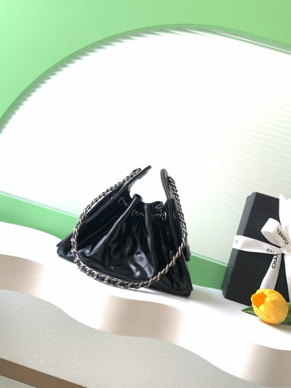 img_ecb71349_20260420_i1776661828662_762_0_2_jpg CHANEL 26S HOBO BAG 22 IN BLACK CALFSKIN