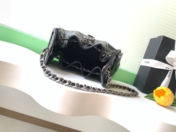 img_ecb71349_20260420_i1776661829447_2469_0_6_jpg CHANEL 26S HOBO BAG 22 IN BLACK CALFSKIN