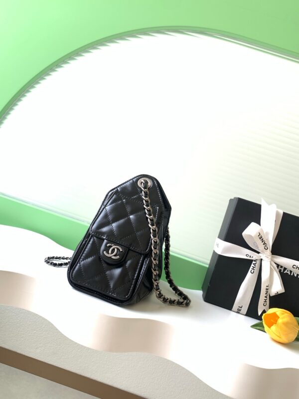 img_ecb71349_20260420_i1776661829518_1050_0_1_jpg CHANEL 26S HOBO BAG 22 IN BLACK CALFSKIN