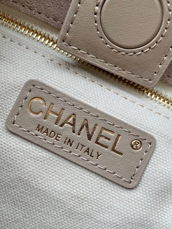 img_ecb71349_20260613_i1781286625049_8561_0_8_jpg CHANEL 26S BUCKET SHOULDER BAG MEDIUM 29 IN LIGHT BEIGE SUEDE AND CALFSKIN GOLD HARDWARE