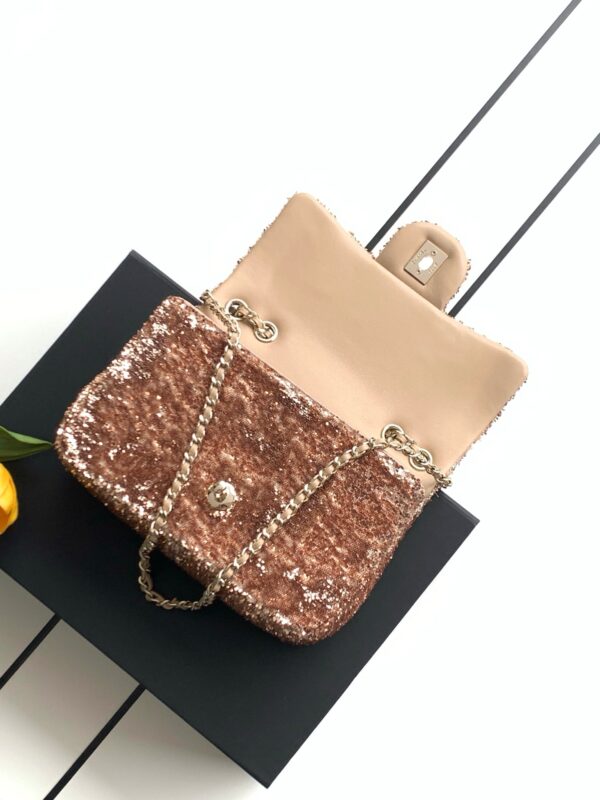 img_ecb71349_20260629_i1782706596504_213_0_6_jpg CHANEL 26S SEQUINS FLAP BAG 21 IN BROWN TWEED AND CALFSKIN GOLD HARDWARE