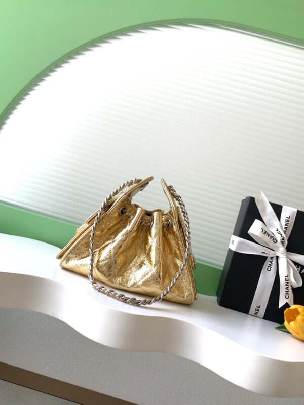 img_ecb71349_20260703_i1783055865644_9161_0_2_jpg CHANEL 26S HOBO BAG 22 IN GOLD METALLIC CRINKLED CALFSKIN SILVER HARDWARE