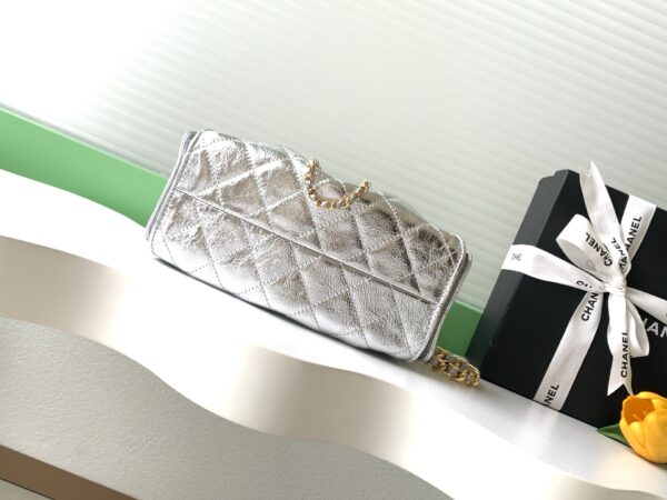 img_ecb71349_20260703_i1783055956825_7180_0_3_jpg CHANEL 26S HOBO BAG 22 IN SILVER METALLIC CRINKLED CALFSKIN GOLD HARDWARE