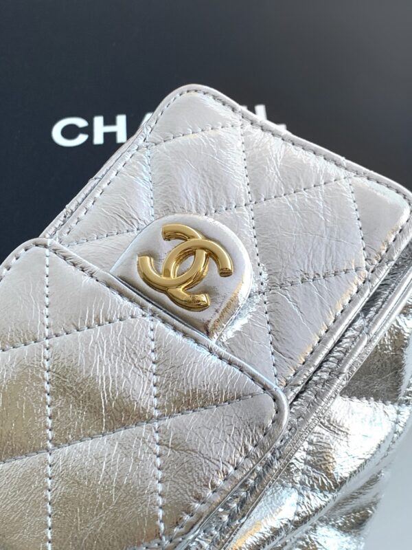 img_ecb71349_20260703_i1783055956843_5620_0_6_jpg CHANEL 26S HOBO BAG 22 IN SILVER METALLIC CRINKLED CALFSKIN GOLD HARDWARE