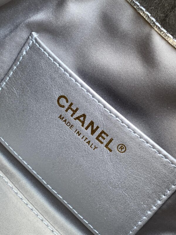 img_ecb71349_20260703_i1783055957100_8668_0_8_jpg CHANEL 26S HOBO BAG 22 IN SILVER METALLIC CRINKLED CALFSKIN GOLD HARDWARE