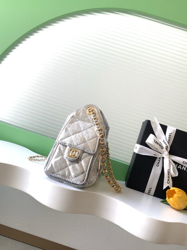 img_ecb71349_20260703_i1783055957723_8608_0_1_jpg CHANEL 26S HOBO BAG 22 IN SILVER METALLIC CRINKLED CALFSKIN GOLD HARDWARE