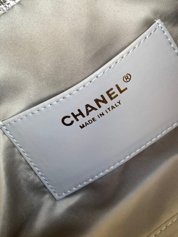 img_ecb71349_20260703_i1783055983308_8813_0_8_jpg CHANEL 26S HOBO BAG 30 IN SILVER METALLIC CRINKLED CALFSKIN GOLD HARDWARE