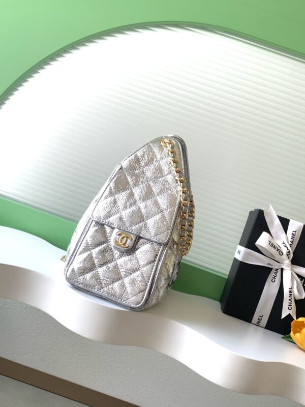 img_ecb71349_20260703_i1783055983829_3992_0_1_jpg CHANEL 26S HOBO BAG 30 IN SILVER METALLIC CRINKLED CALFSKIN GOLD HARDWARE
