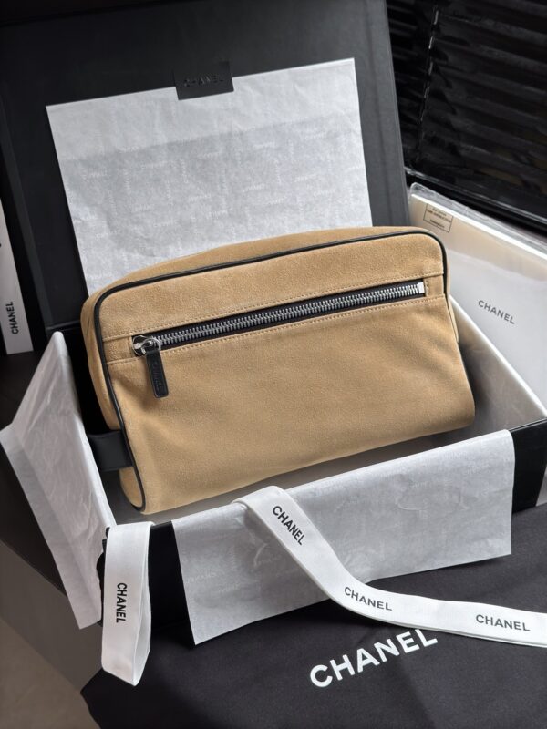 img_ecb71349_20260706_i1783315368006_2566_0_1_jpg CHANEL 26S LARGE ZIP POUCH BAG 29 IN DARK BEIGE SUEDE AND CALFSKIN SILVER HARDWARE