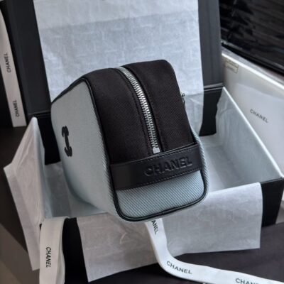 img_ecb71349_20260706_i1783317574931_3980_0_3_jpg CHANEL 26S LARGE ZIP POUCH BAG 29 IN LIGHT BLUE CANVAS AND CALFSKIN SILVER HARDWARE