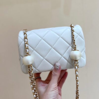 25S CHANEL CROSSBODY HANDBAG 17 IN WHITE LAMBSKIN GOLD HARDWARE